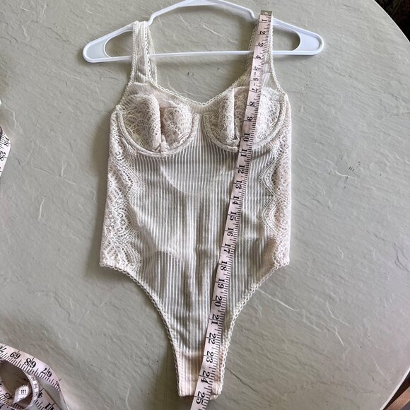 Victoria's Secret Dream Angels Cream Lace Teddy Bodysuit Size 32B - Picture 5 of 9
